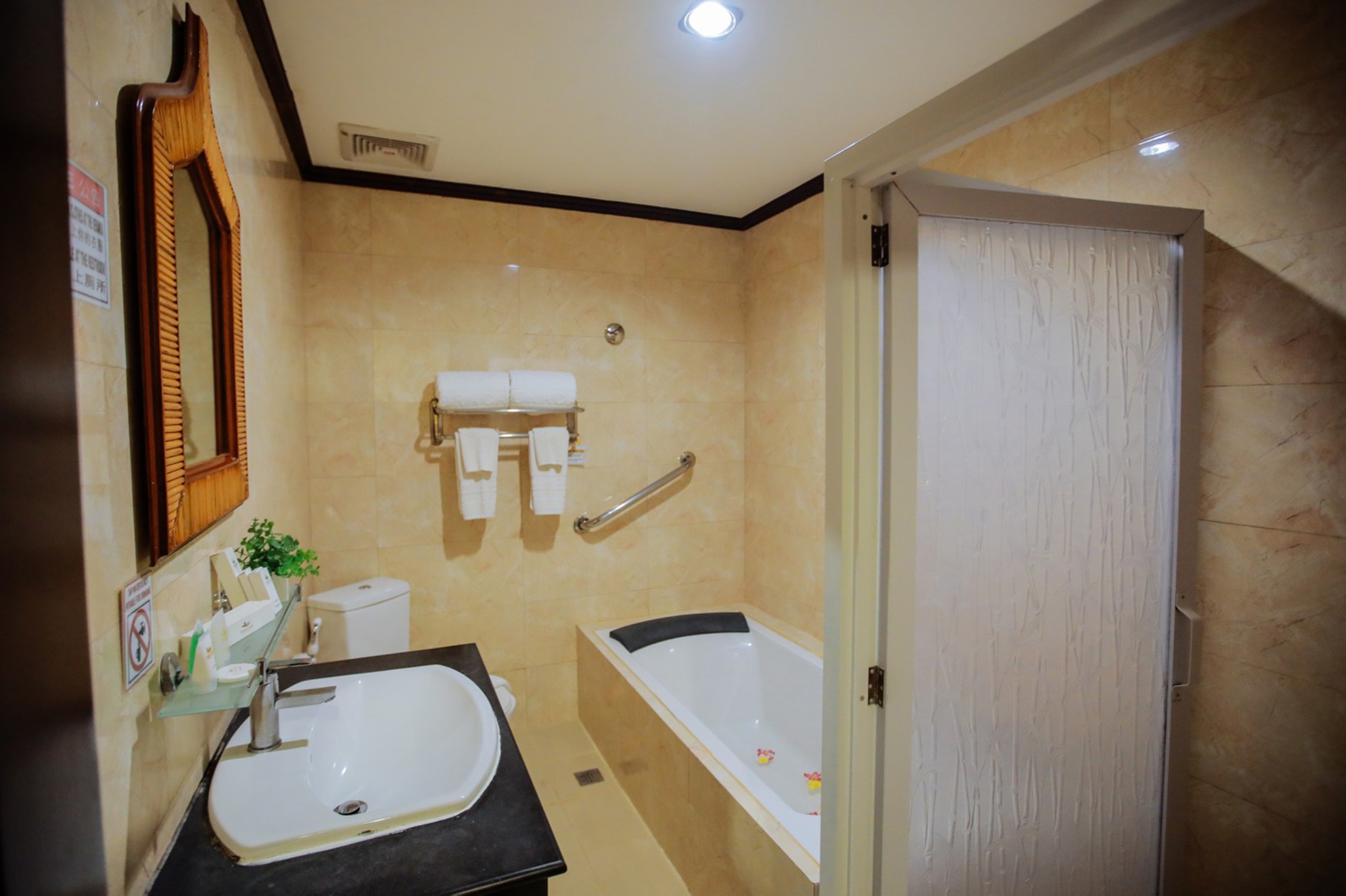 Deluxe, South Wing، Paradise Garden Resort Hotel and Convention Center 3/3
