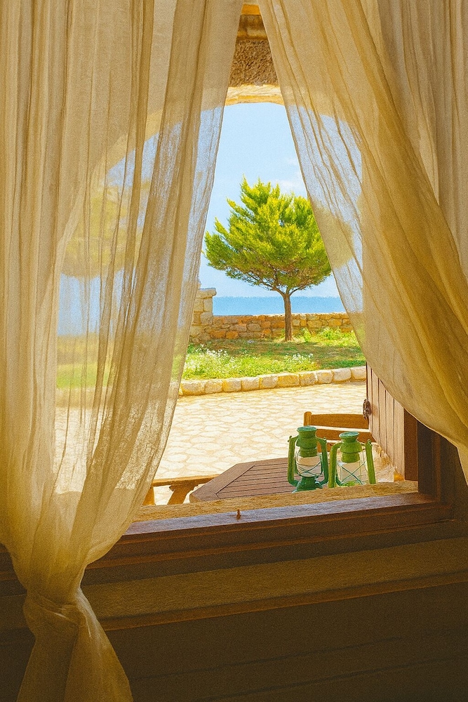 Lalloudes Seaside Accommodation 22/50