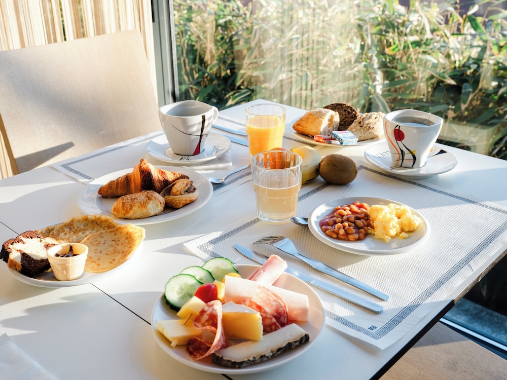 HOLIDAY INN EXPRESS SAINT NAZAIRE 47/76
