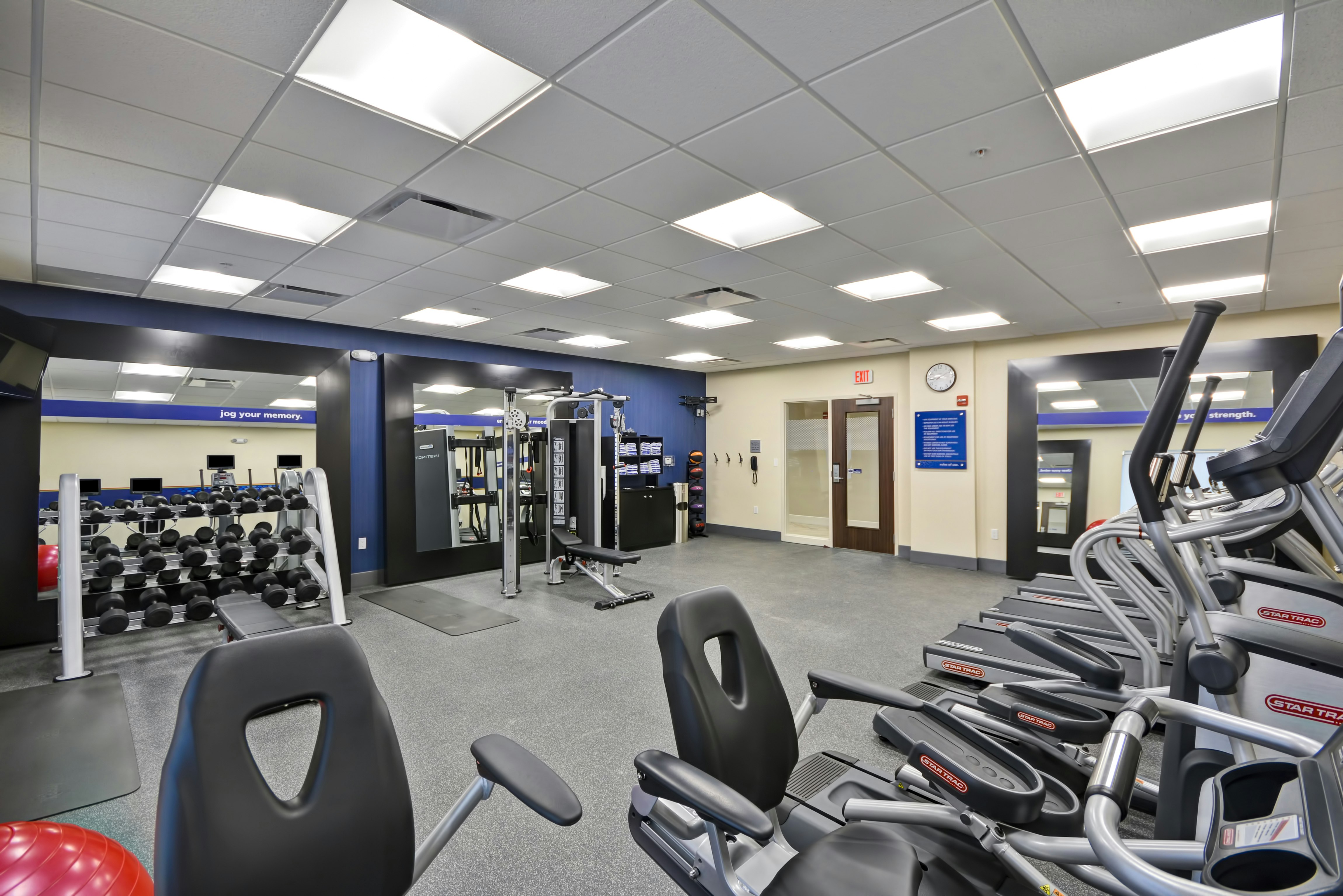 Hampton Inn Livonia Detroit 14/30