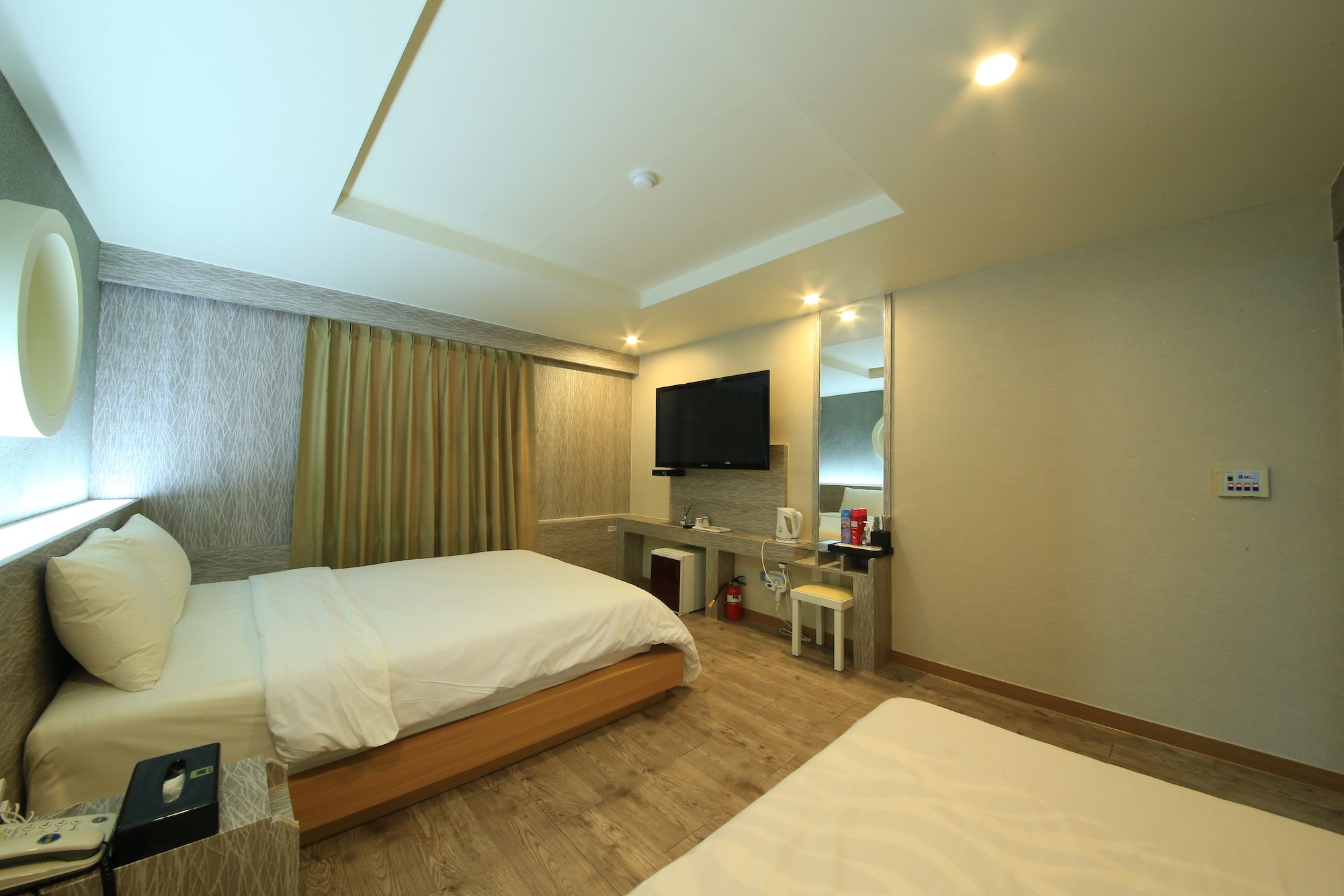 BUSINESS, TWIN BEDS
