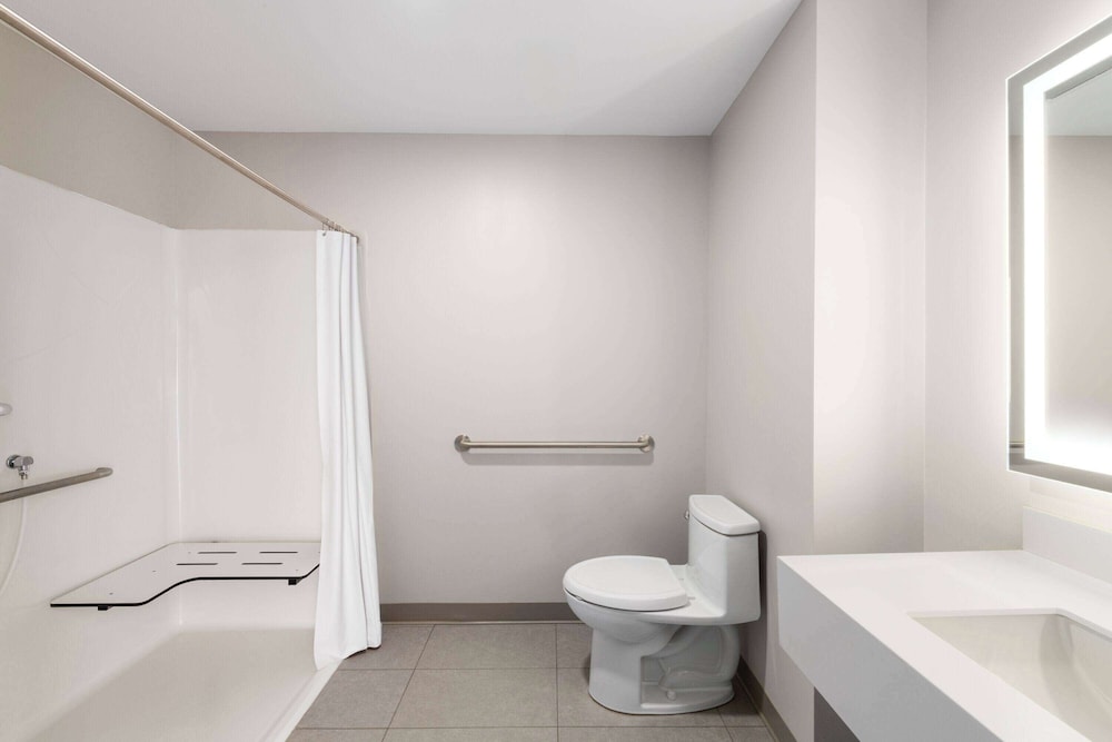 Microtel by Wyndham Lachute 30/30