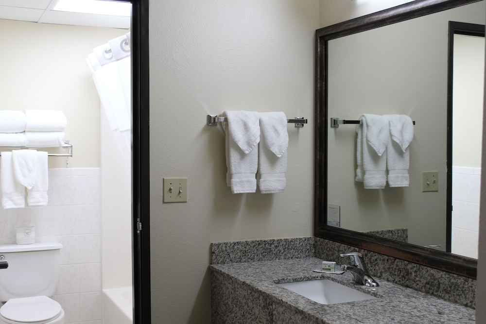 AmericInn by Wyndham Windsor Ft. Collins 59/62