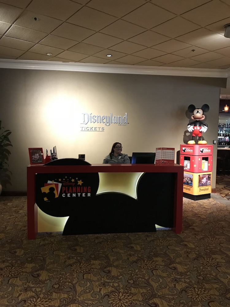Anaheim Majestic Garden Hotel 59/73
