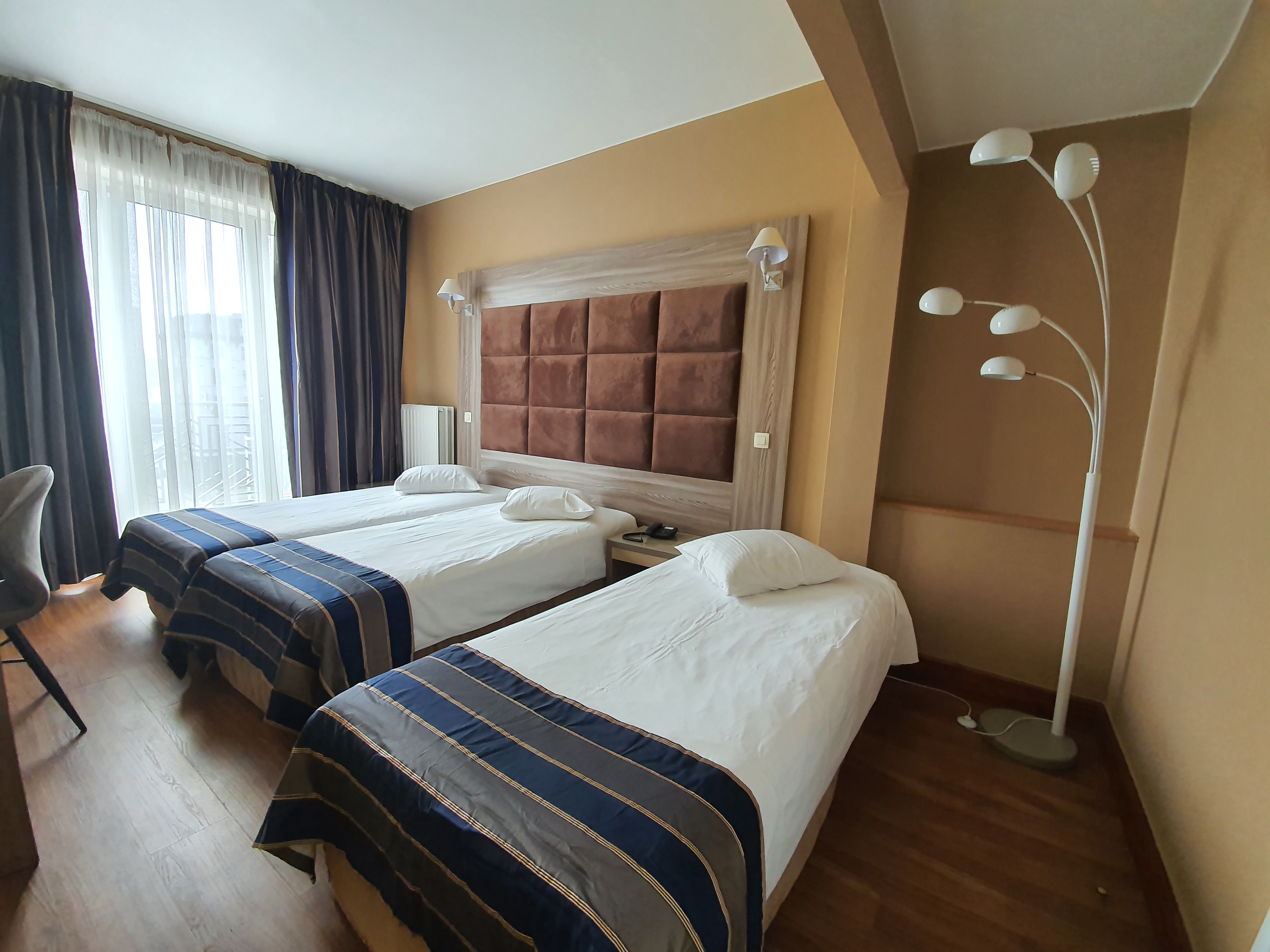 غرفة سوبيريور ثلاثية بسرير فردي، Hotel Midi-Zuid 2/3