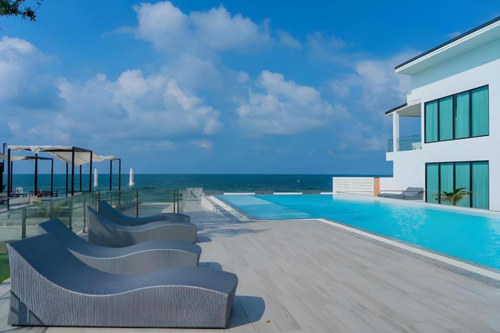 Rattana Pura Beach Resort 46/54