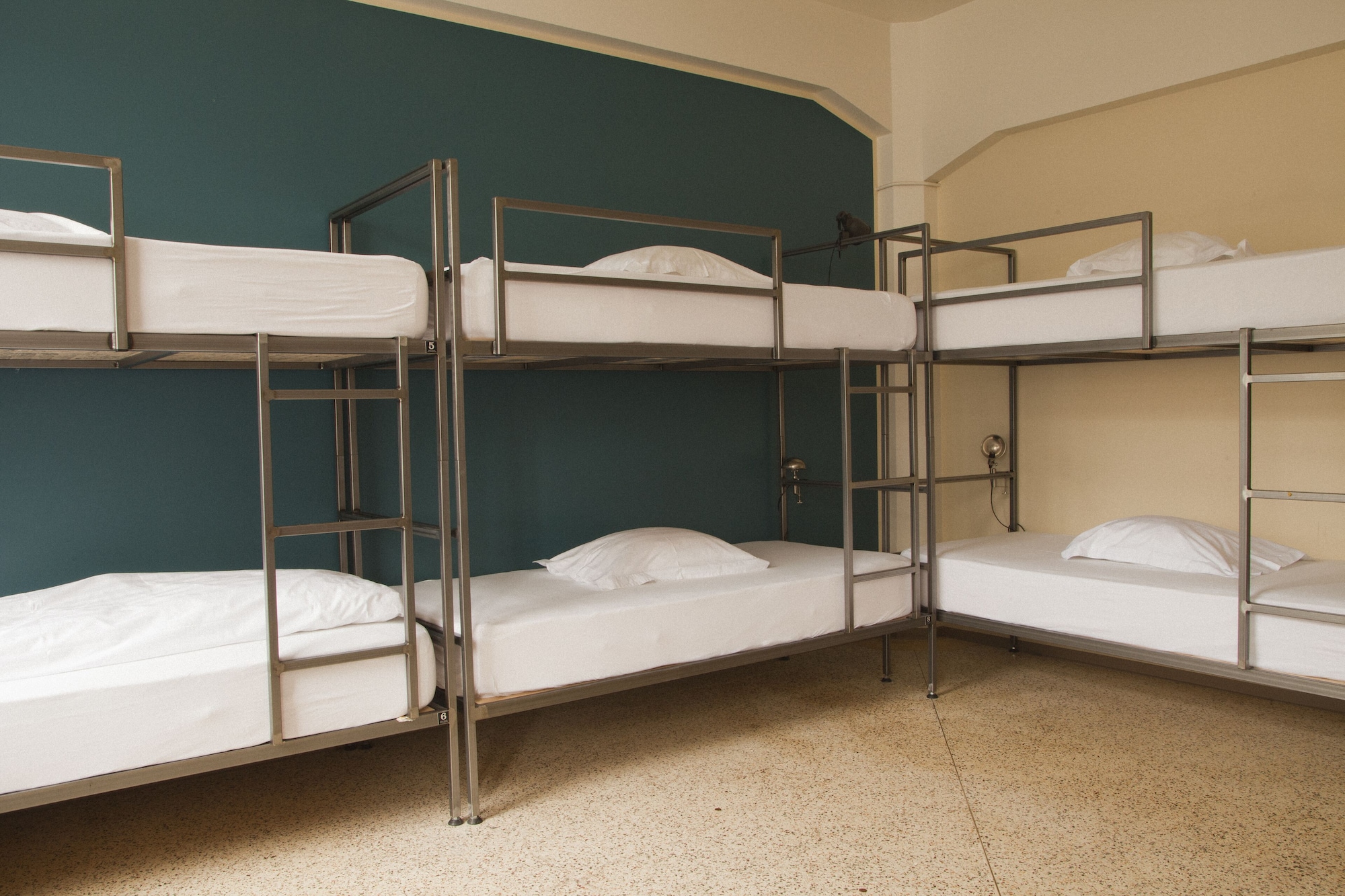 MIXED DORM, 16 BEDS, SHARED BATHROOM