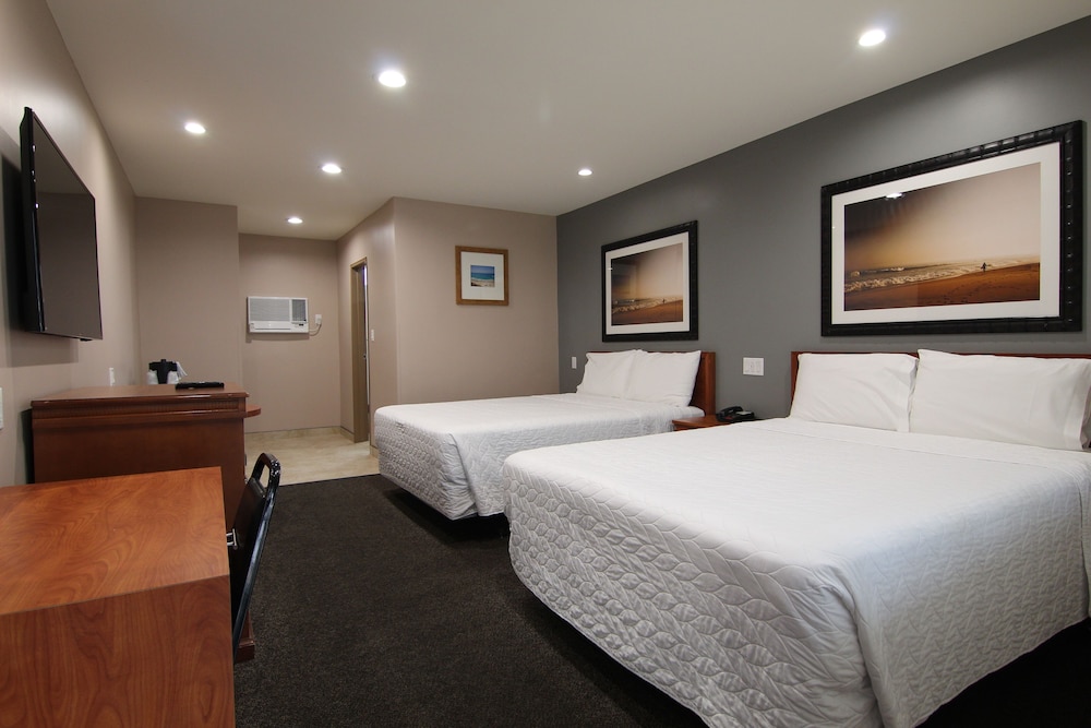 STANDARD, 2 QUEEN BEDS