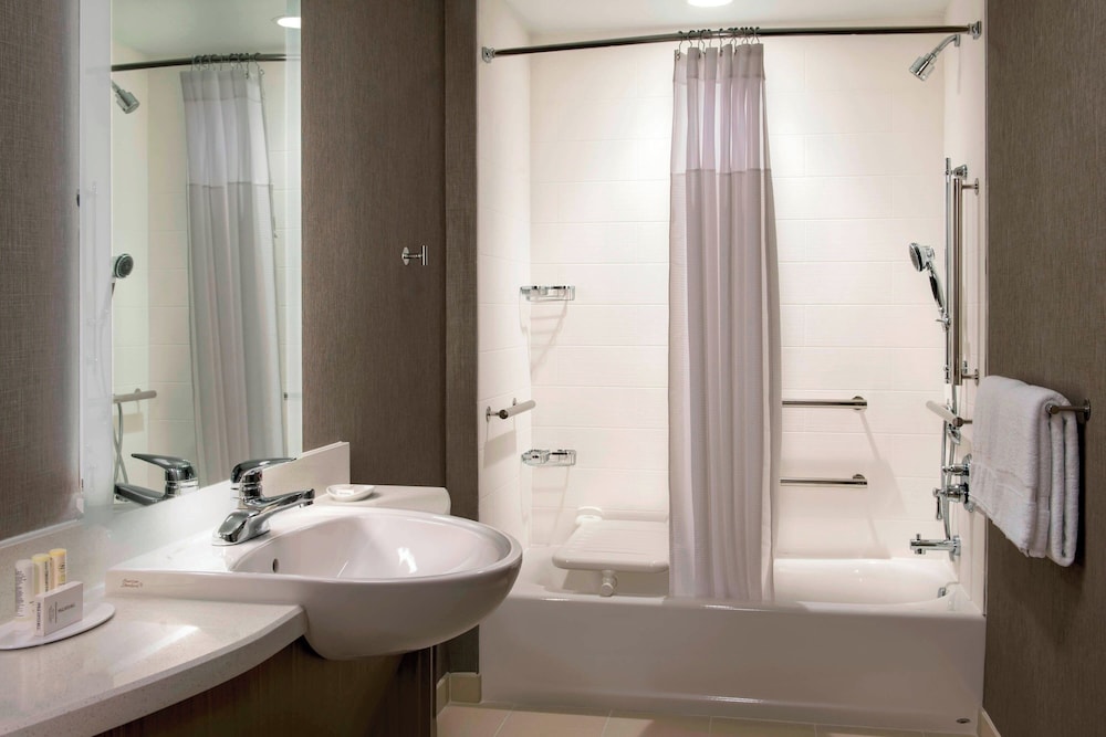 SUITE, MULTIPLE BEDS, ACCESSIBLE