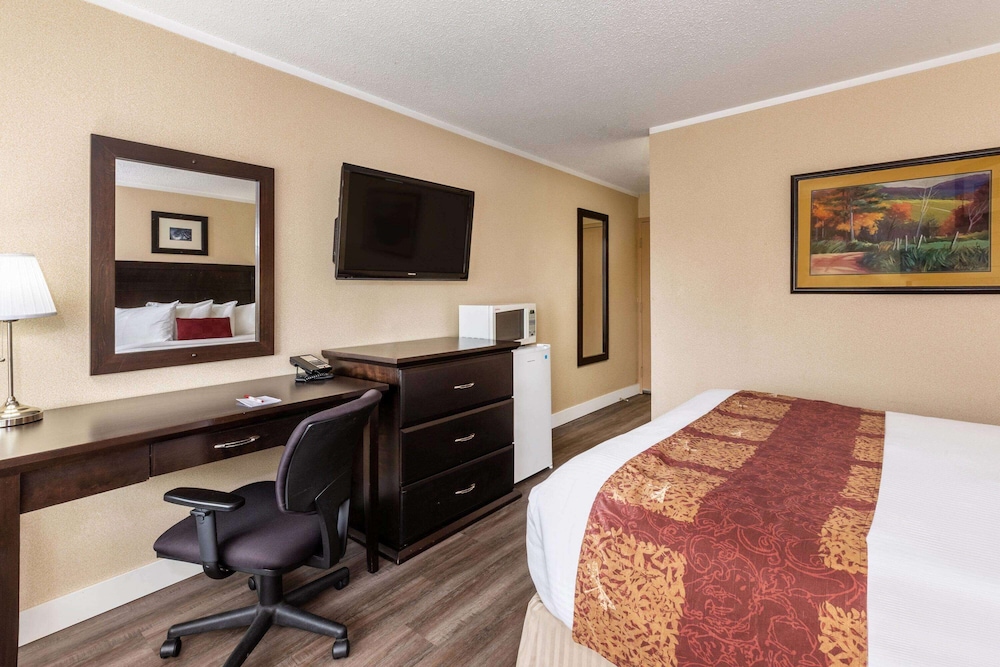 Ramada By Wyndham Coquitlam 16/56