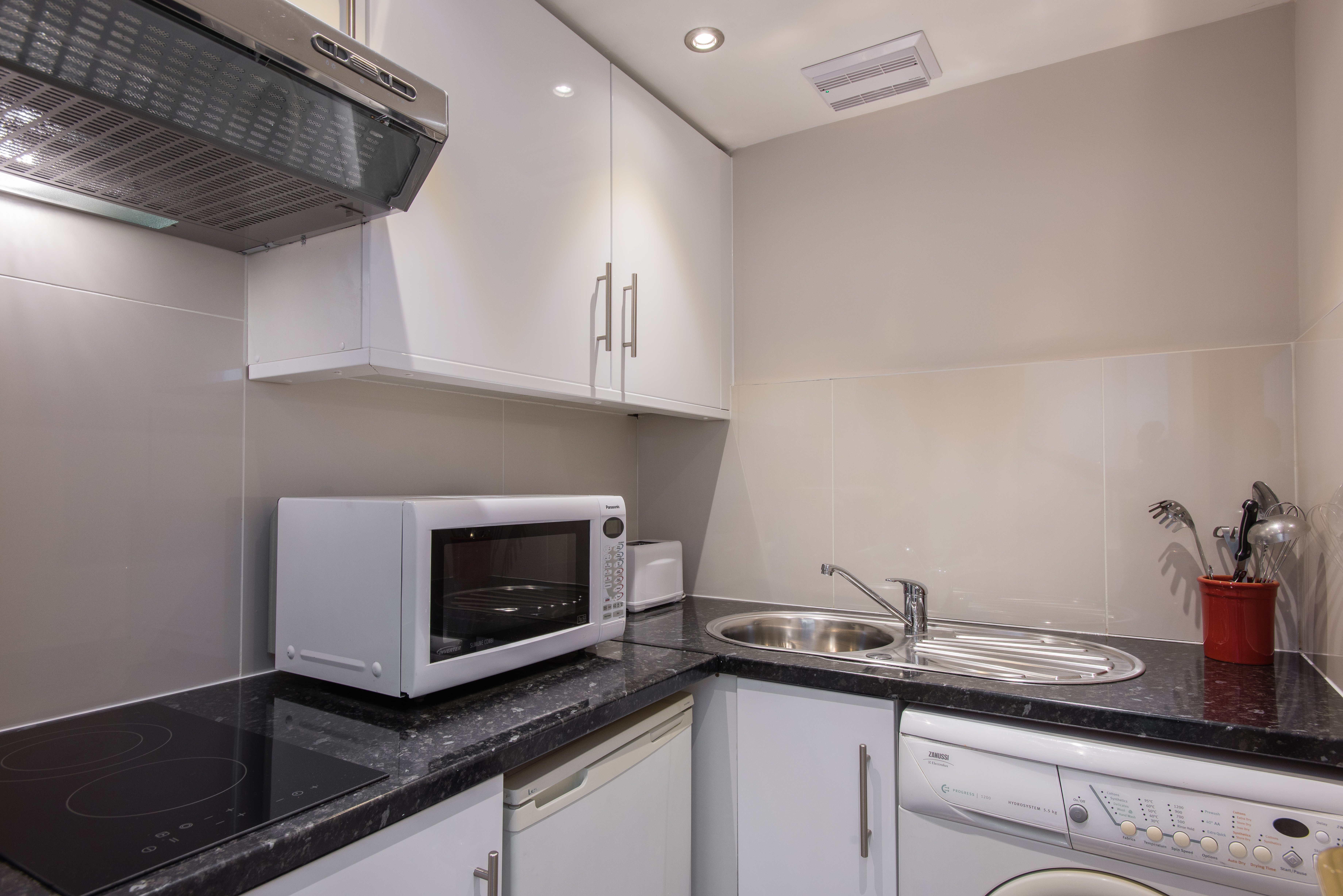 Chelsea Cloisters Serviced Apartments 118/121