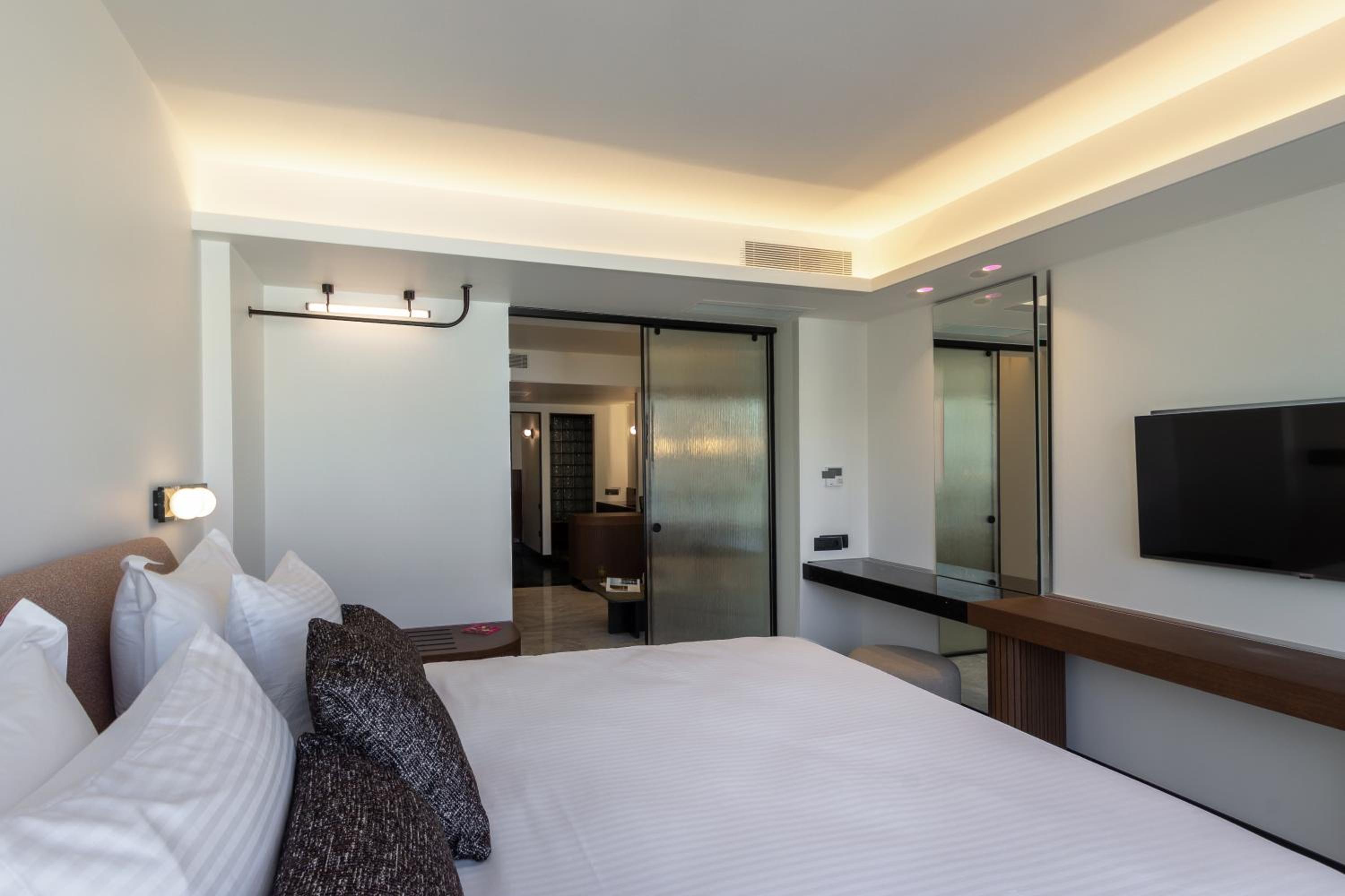 L'Avventura Suites 4/17