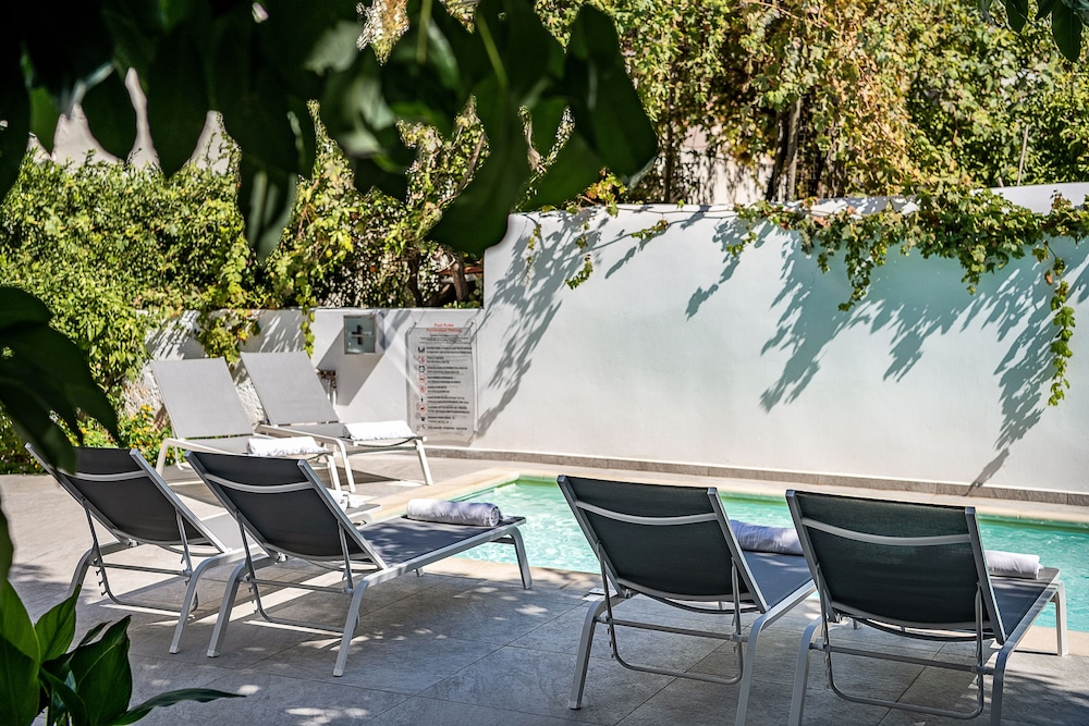 Epavli Boutique Hotel 54/65