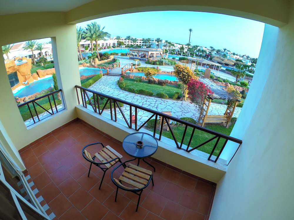 Regency Plaza Aqua Park Spa Resort 8/87