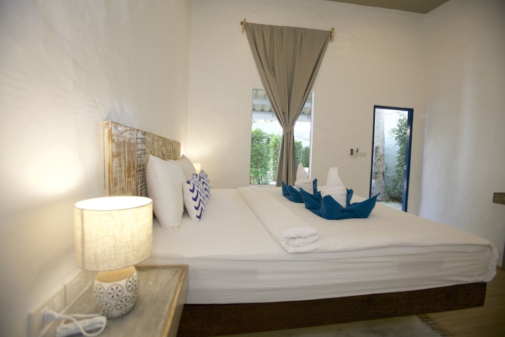 Lime N Soda Beachfront Resort 14/50