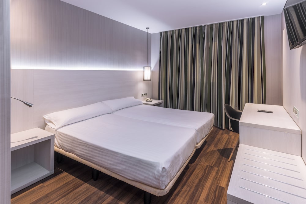 Hostal Opera Ramblas 9/38