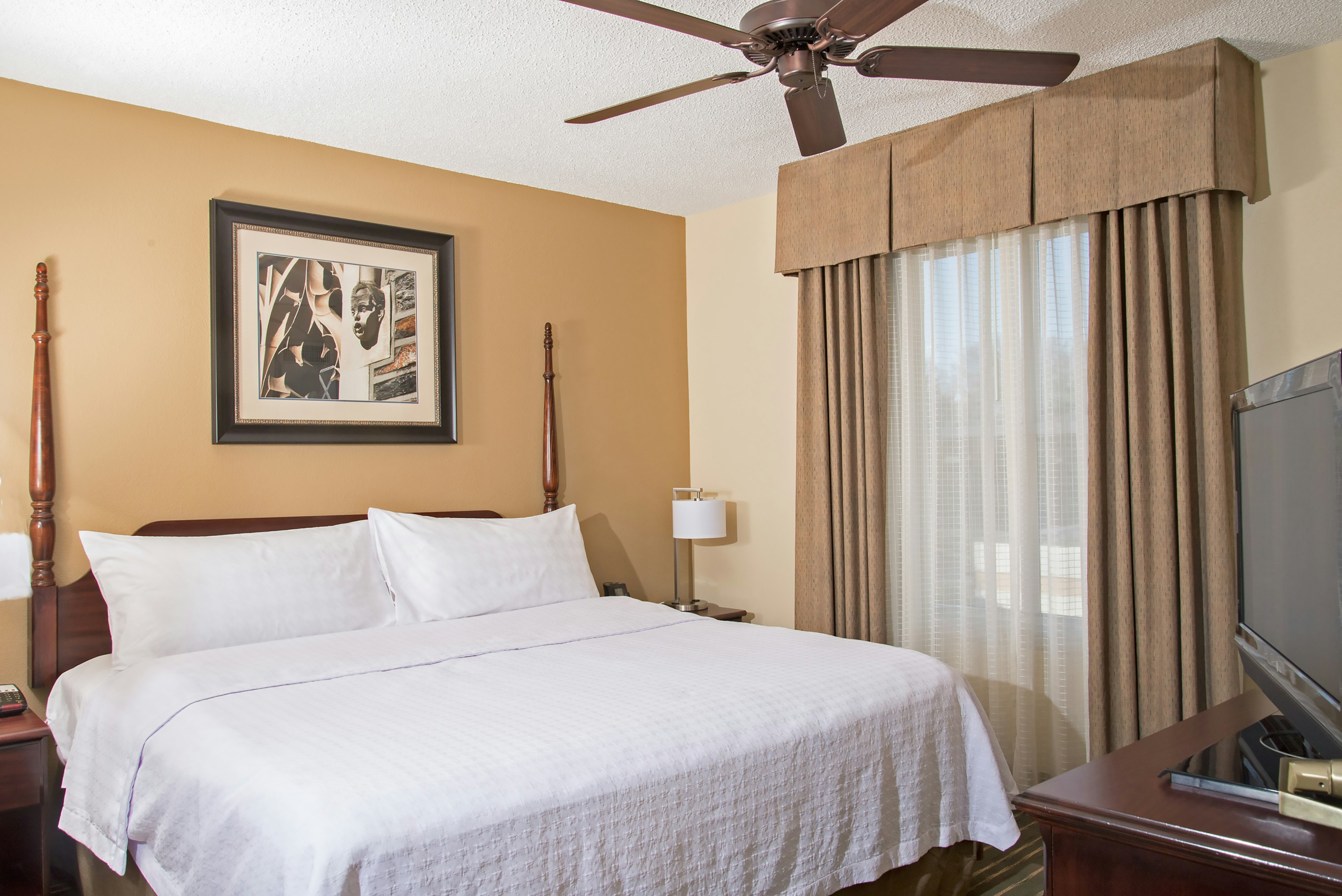 1 BEDROOM, SUITE, KING BED