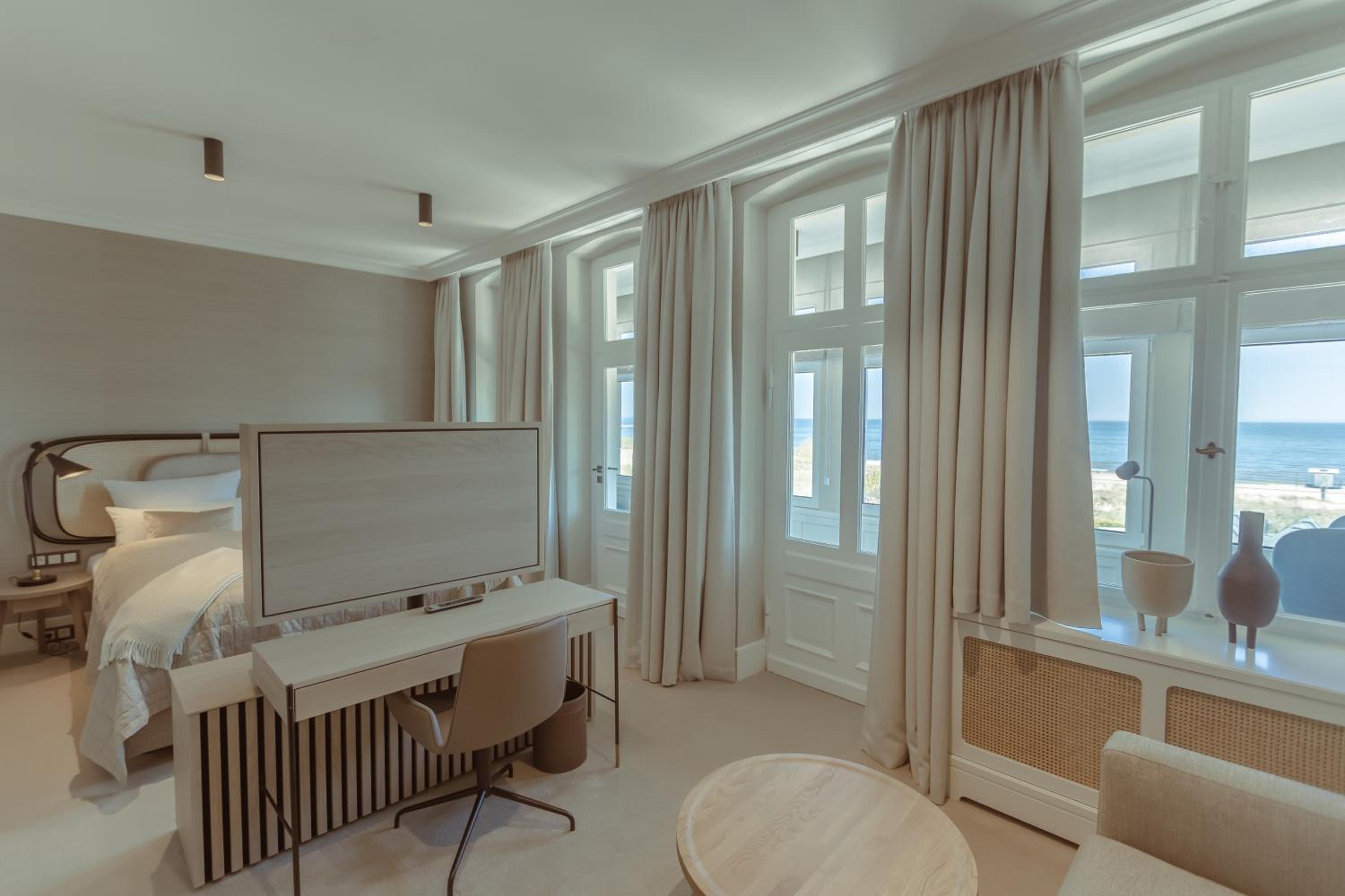 Junior Suite, Queen Bed