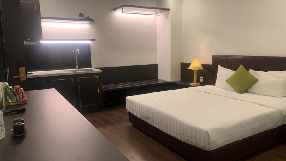 PREMIER, STUDIO, SUITE, PARTIAL OCEAN VIEW, BALCONY