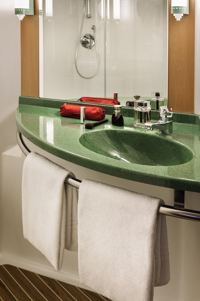 Ibis Paris Porte dOrleans 64/75