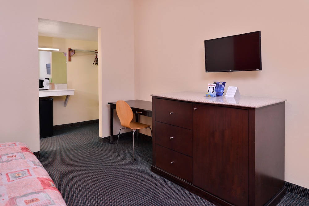 Scottish Inns & Suites 11/46