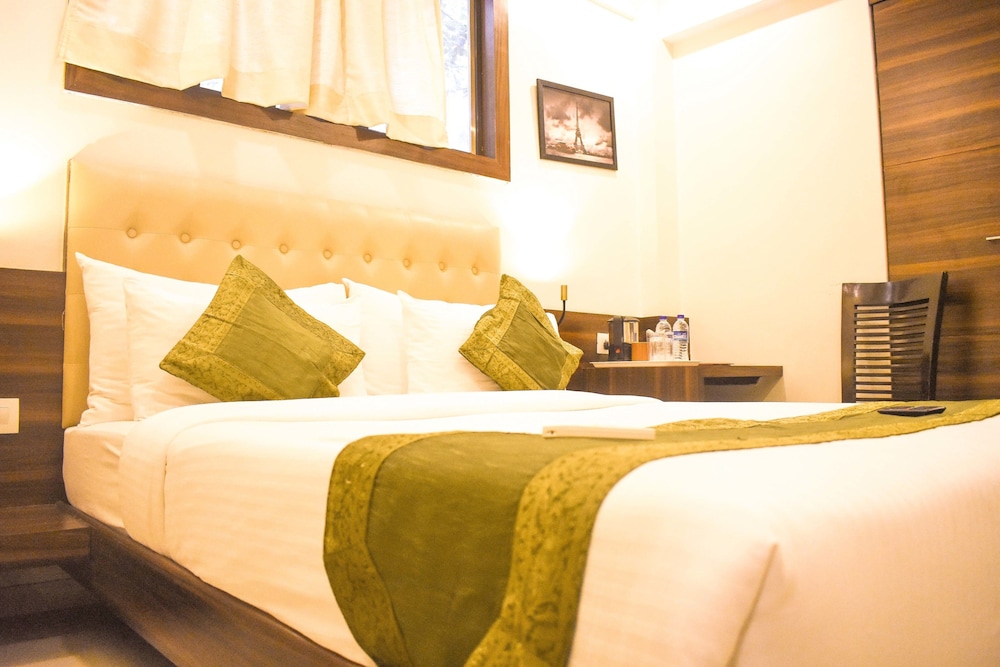 Hotel Mumbai International 12/22