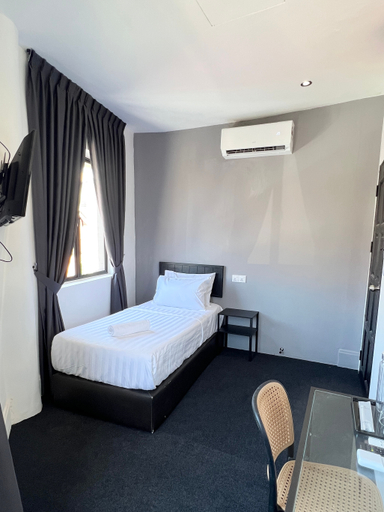 Quee Hotel 7/11
