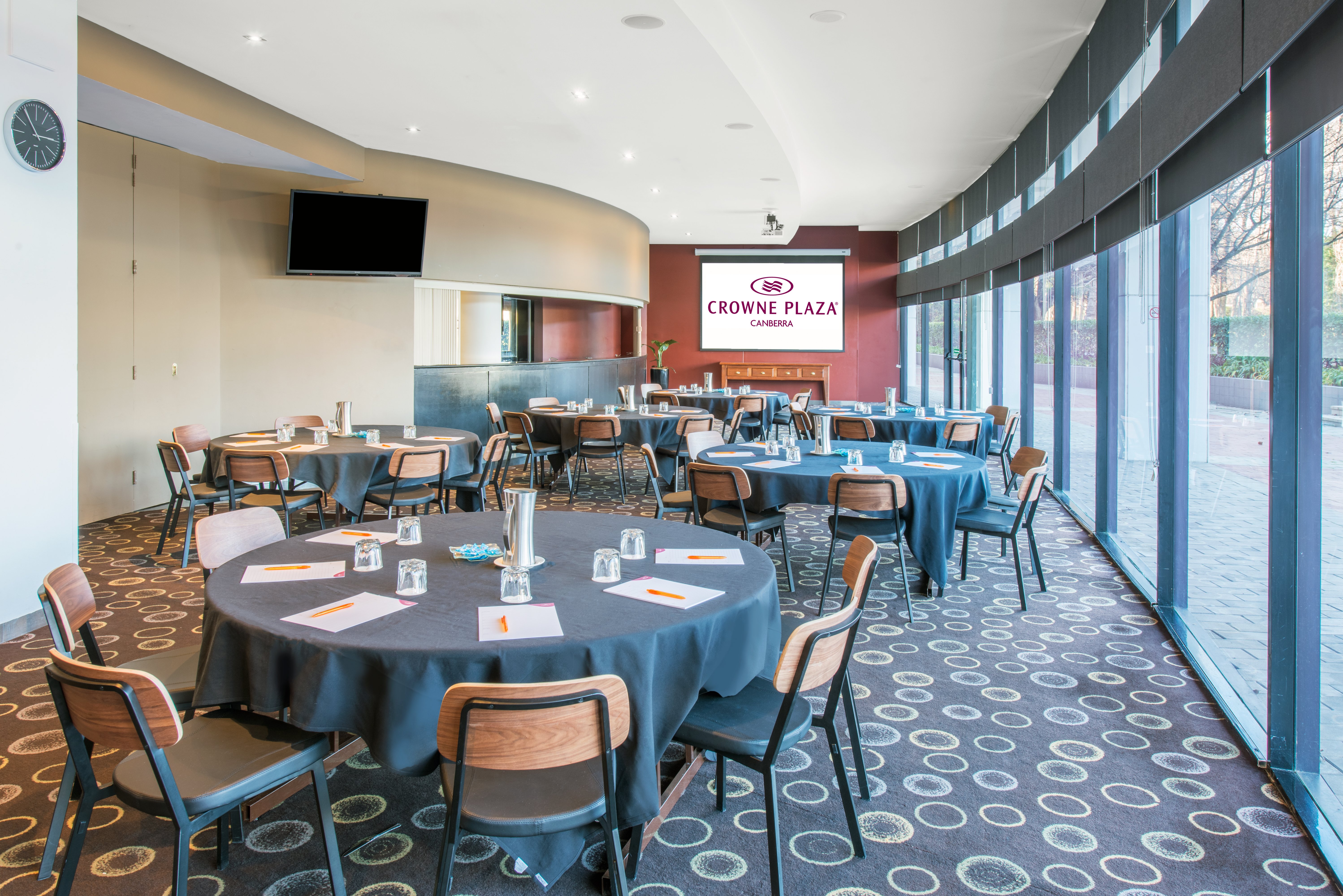 Crowne Plaza Canberra 72/81
