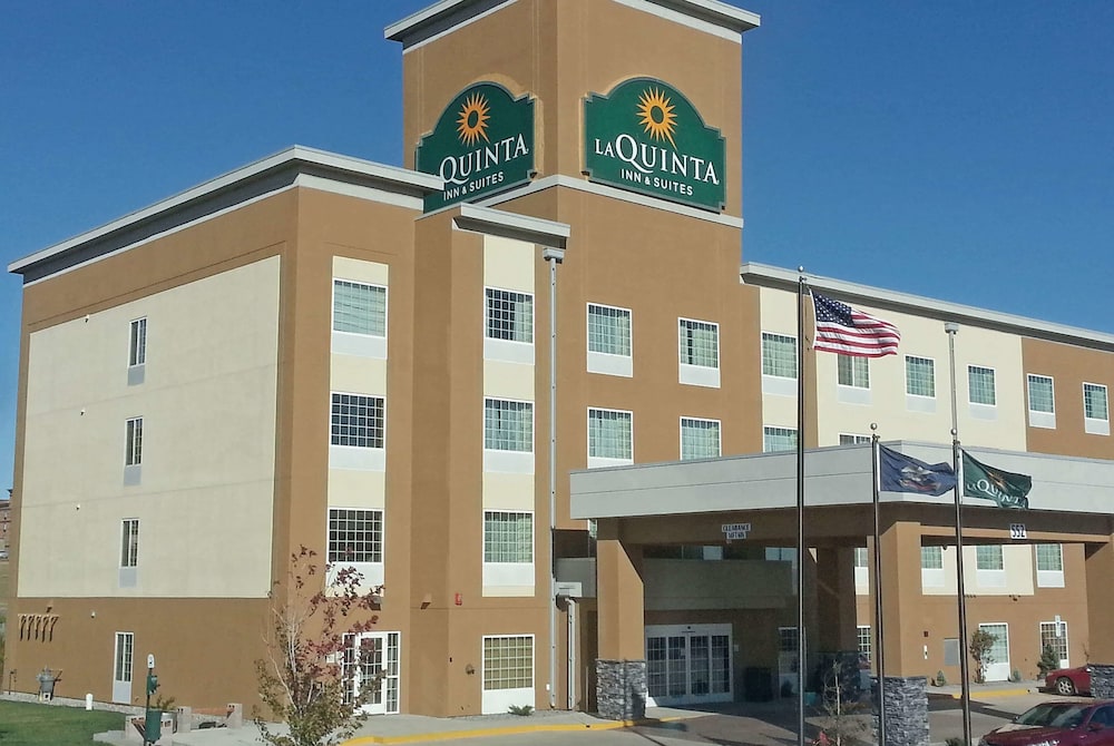 La Quinta Inn & Suites by Wyndham Dickinson 3/50