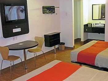 Motel6 Victorville, CA - Apple Valley 35/49