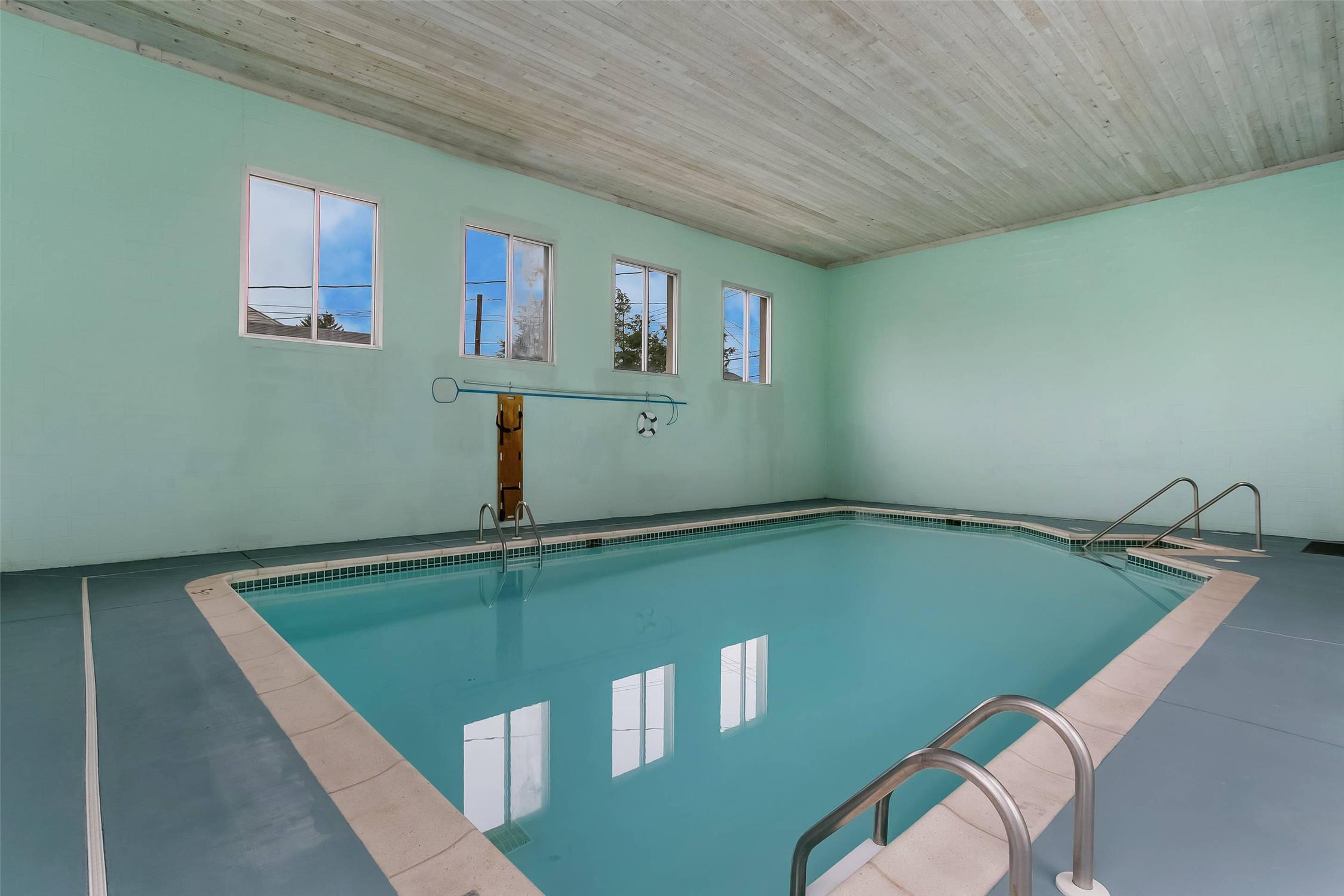 Rodeway Inn and Suites Hershey Chocolate Avenue 13/17