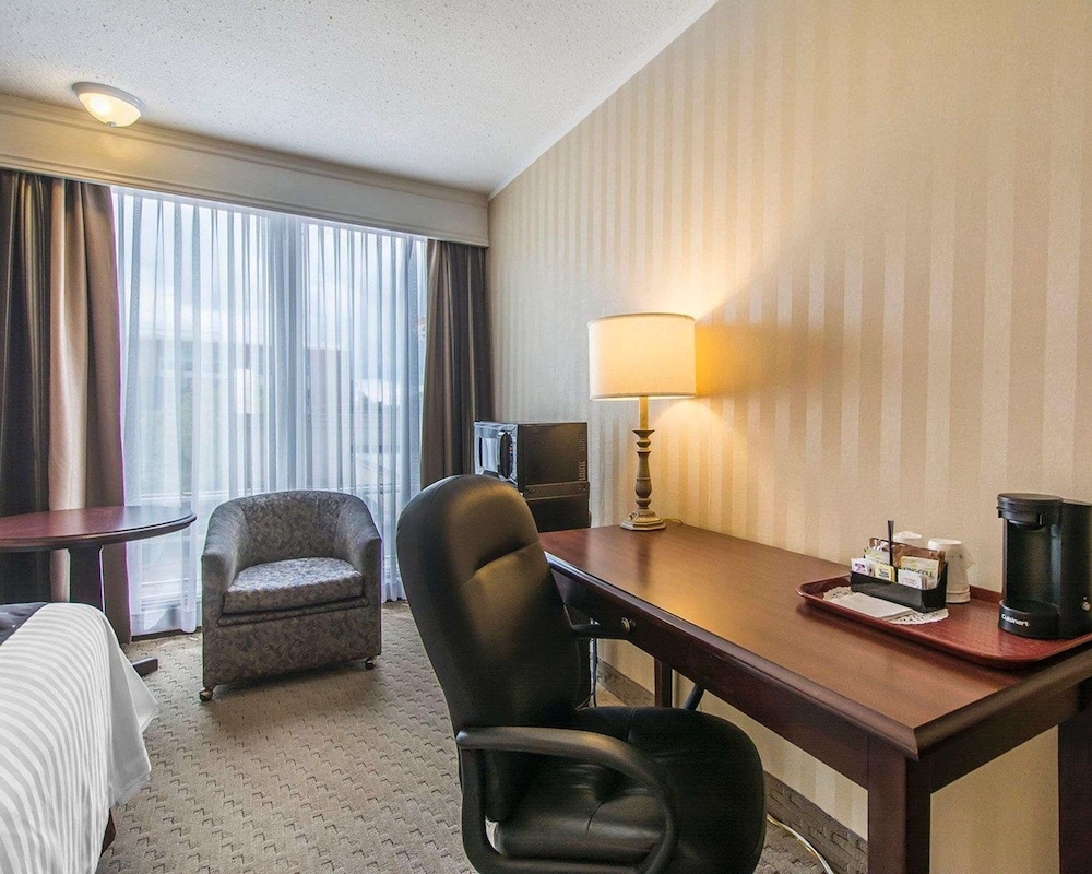 Quality Inn Suites Downtown Charlottetown 29/34