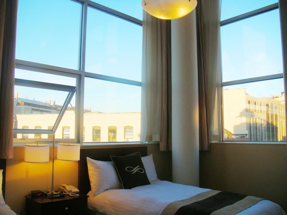 Pointe Plaza Hotel 17/32