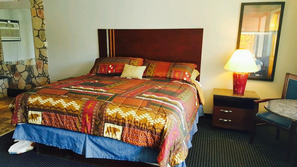 American Inn & Suites 12/28