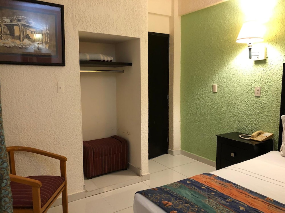 Frances Hotel 25/54