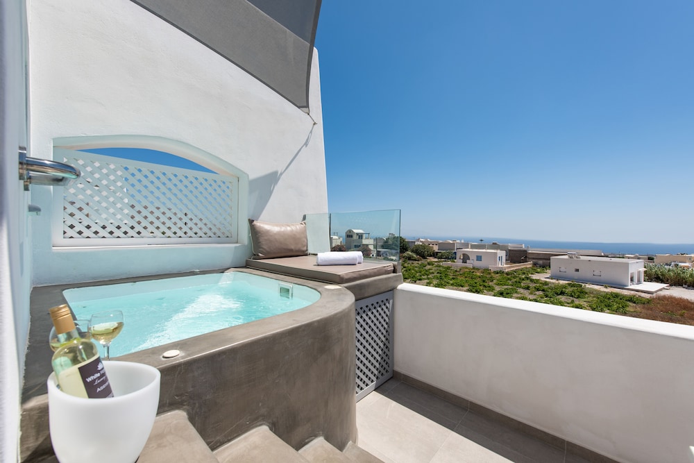 White Harmony Suites 63/69