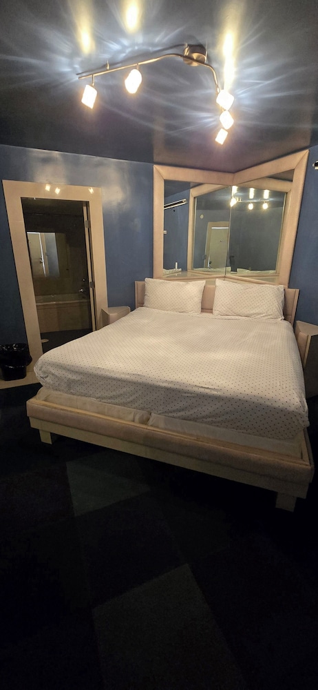Royal Budget Inn 3/17