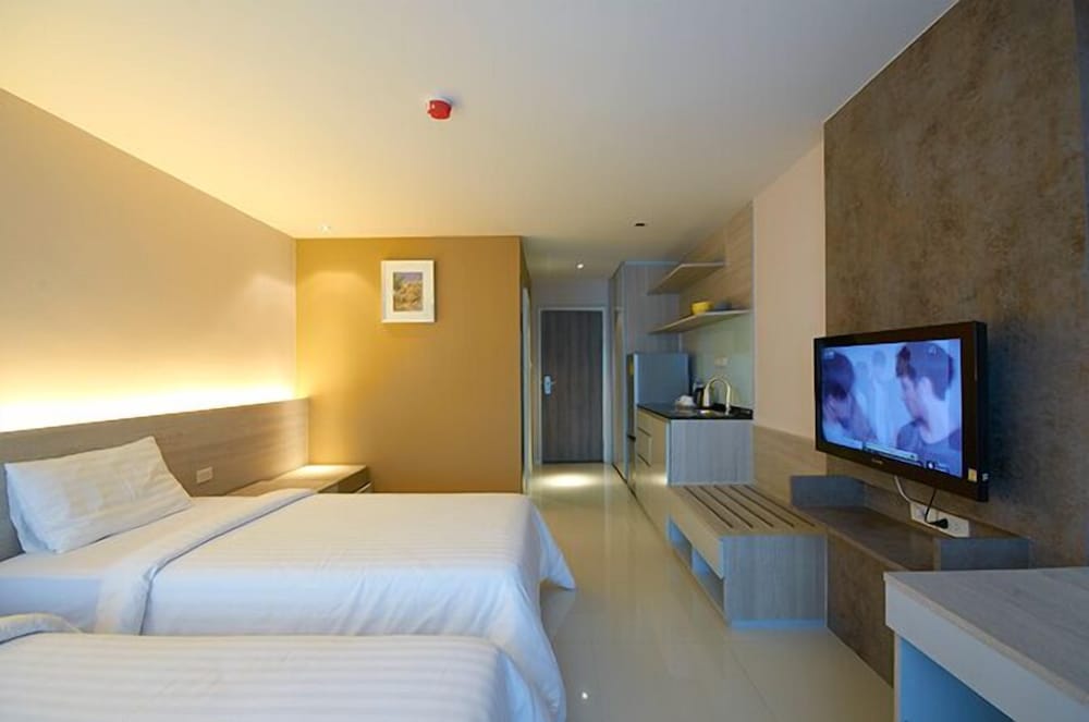 STUDIO, TWIN BEDS