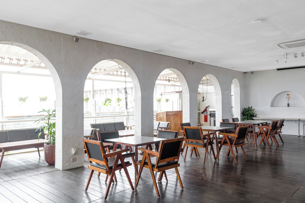 Artotel Suites Bianti Yogyakarta 46/58