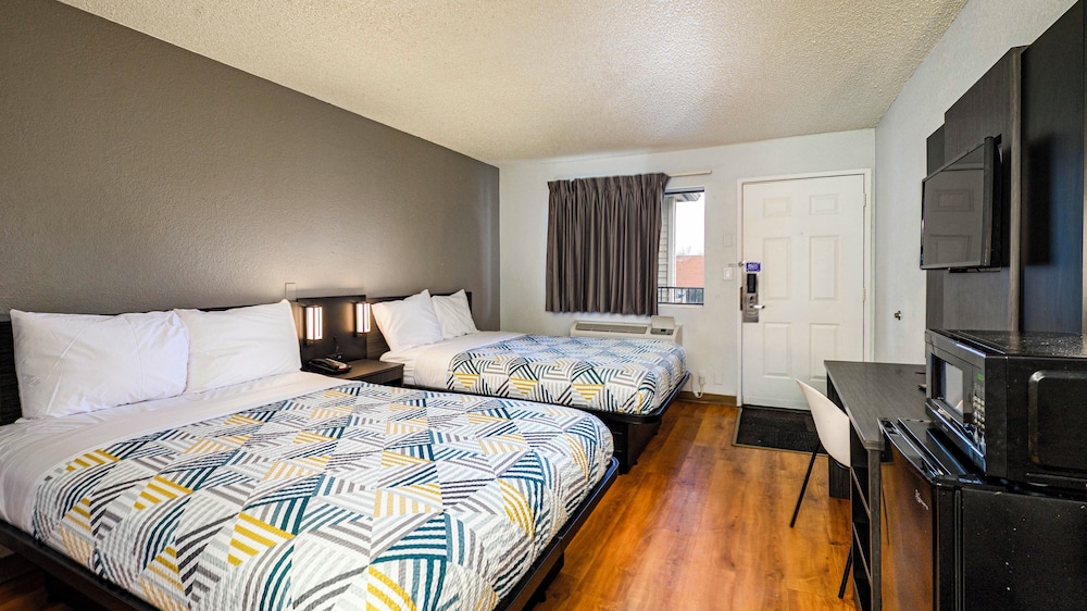 Motel6 Wethersfield, CT - Hartford 34/66