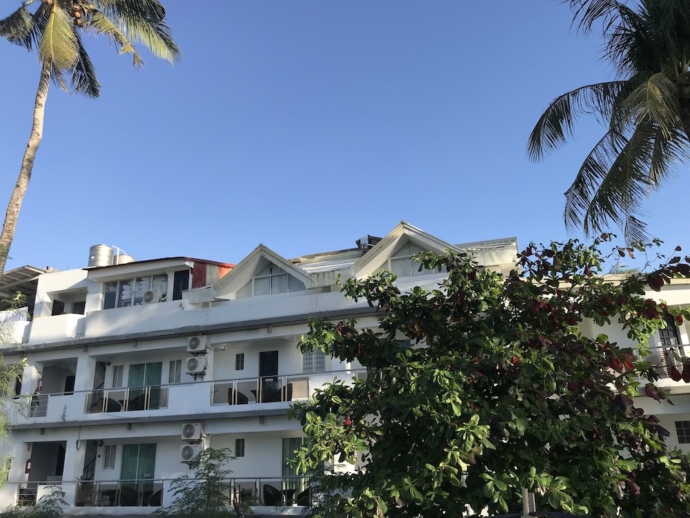 Grand Blue Beach Hotel 2/77