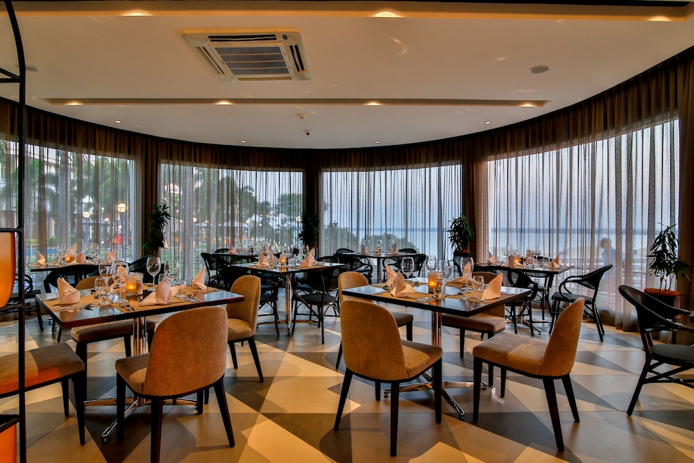 Cardoso Hotel 56/72