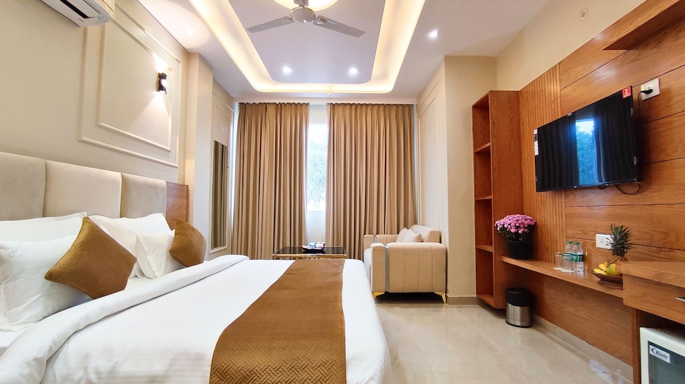 MGR Hotel Moradabad 16/50