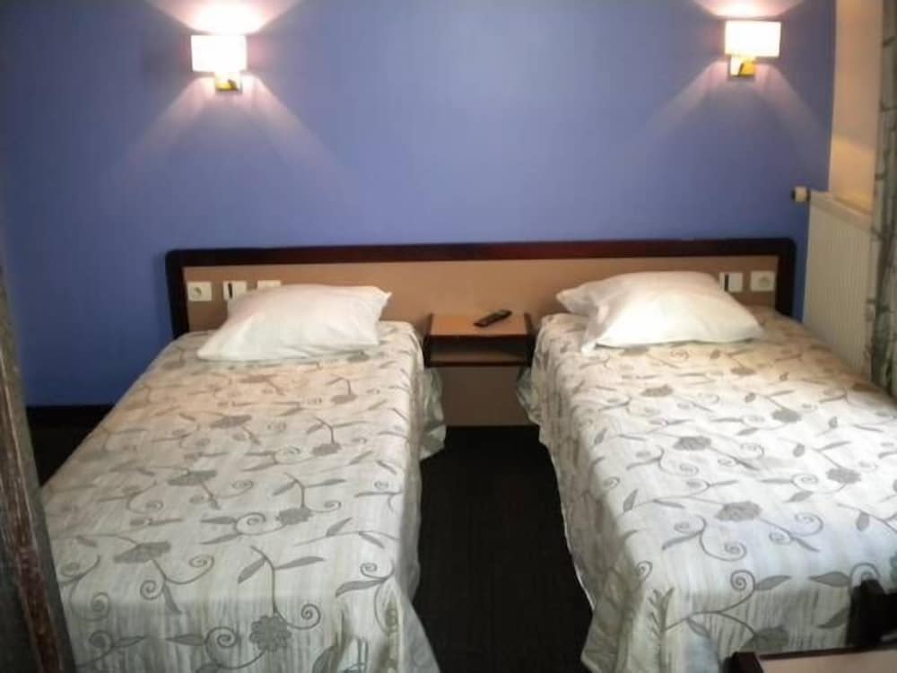 غرفة بسريرين منفصلين