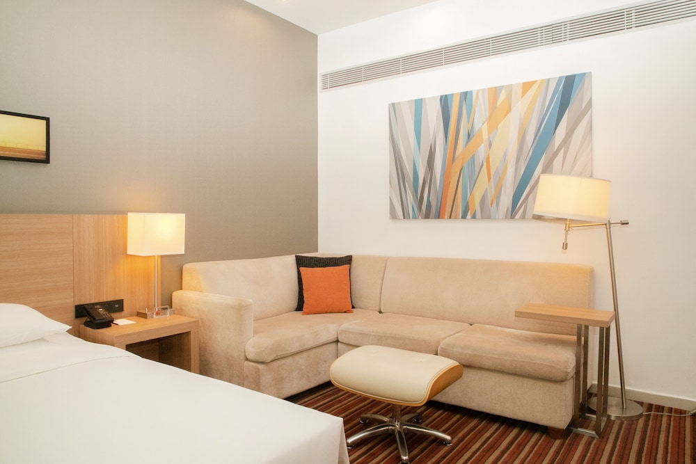 Hyatt Place Shenzhen Airport 24/70
