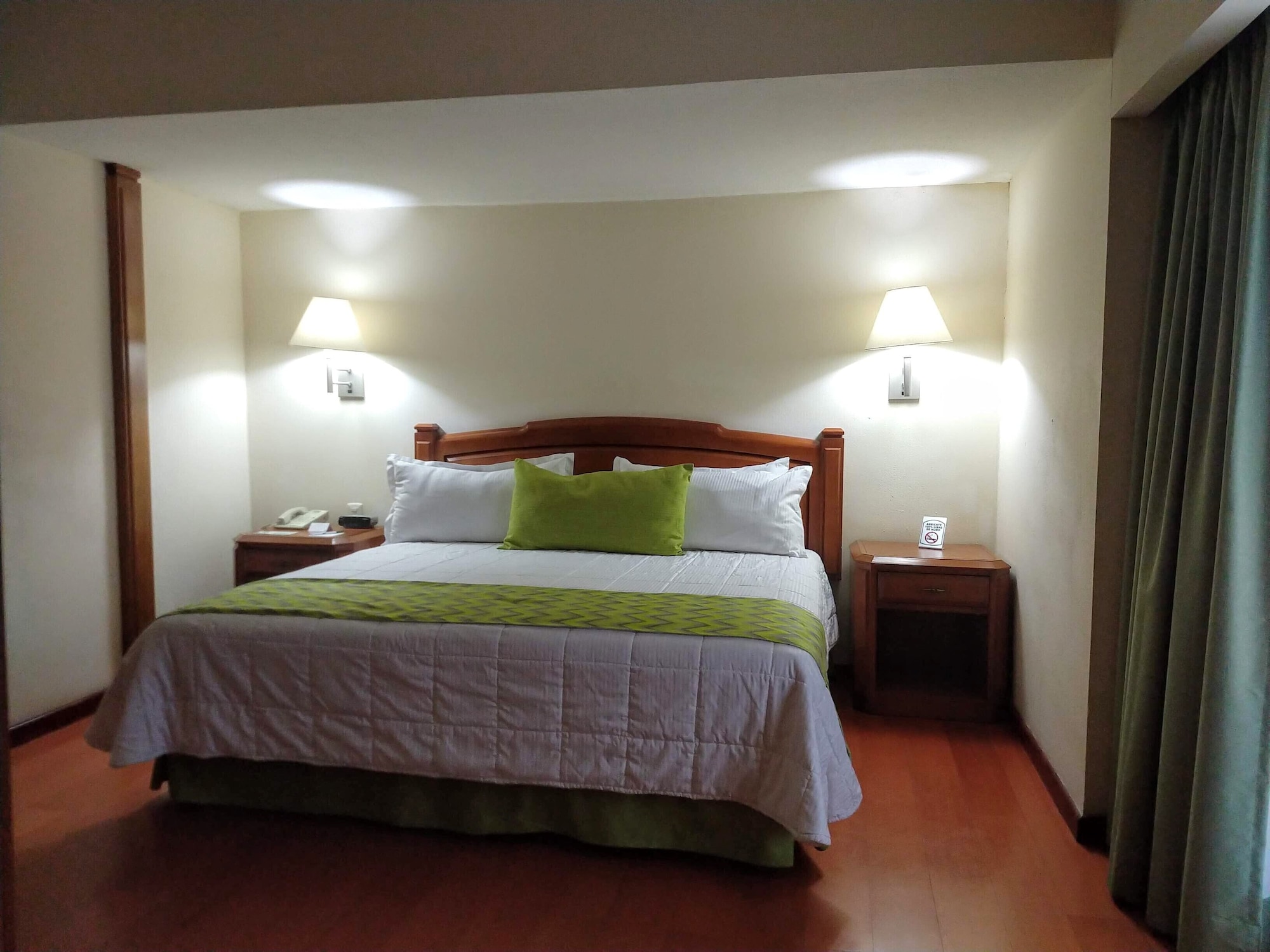 EXECUTIVE, SUITE