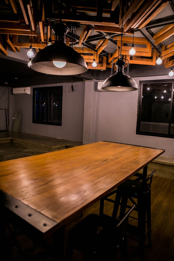 Silom Space Hostel 64/72