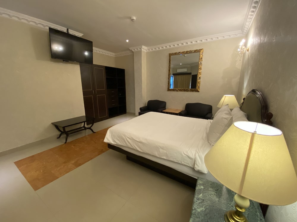PRESIDENTIAL, SUITE