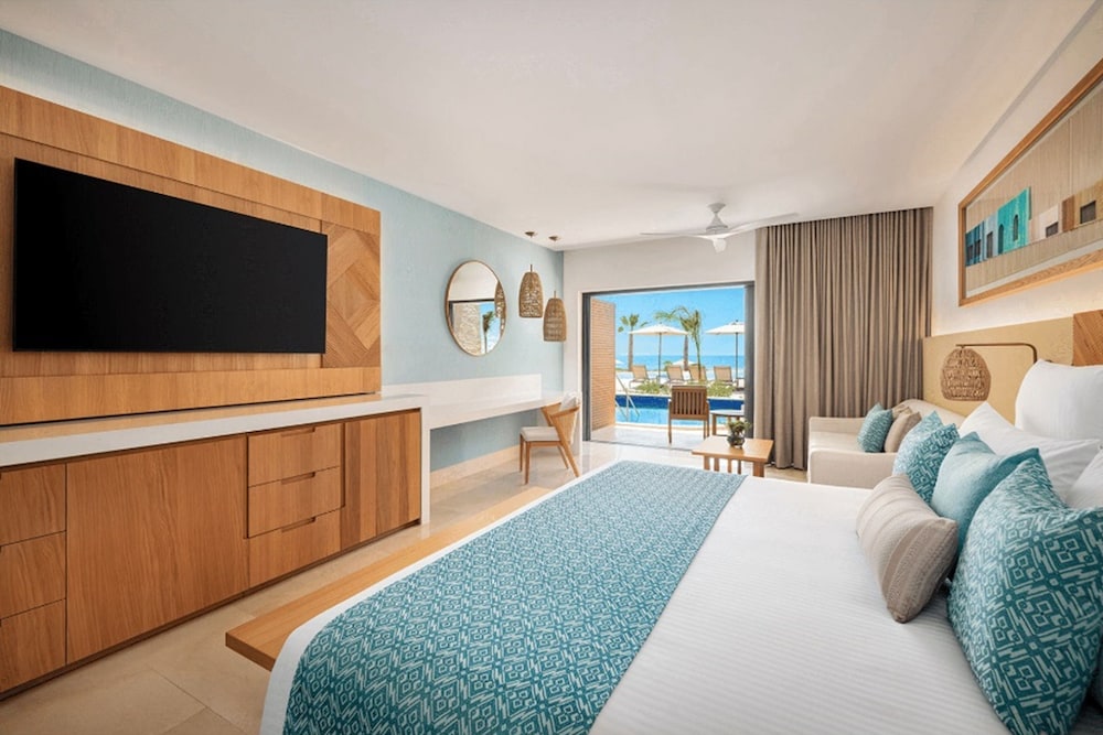 Preferred Club, Swim Out, Premium, King Bed