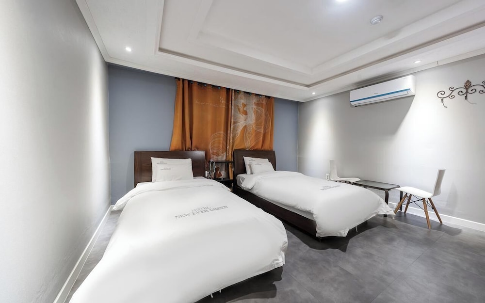 Hotel New Evergreen 34/62
